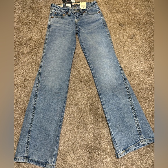 Women’s Levi’s jeans - Picture 2 of 4